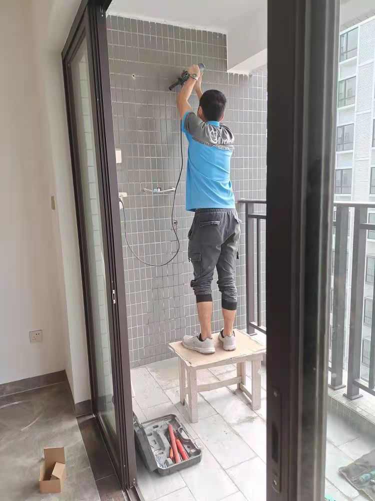 防水开裂是为什么？防水有开裂现象的话可以再涂料一次吗？